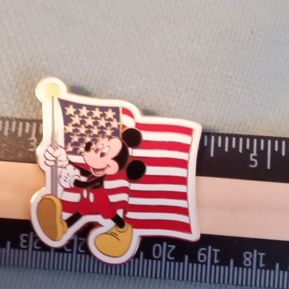 DISNEY MICKEY MOUSE WITH AMERICAN FLAG - Picture 3 of 4